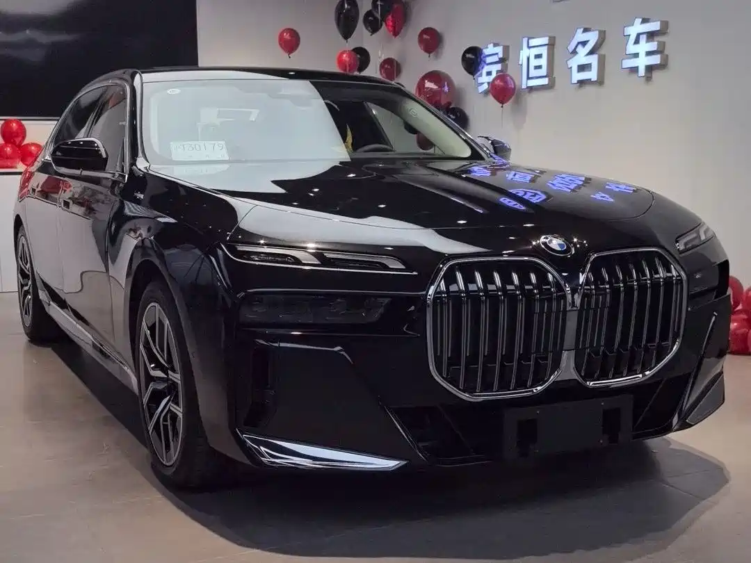 BMW 7 Series 2026 735Li M Sport Package фото 3