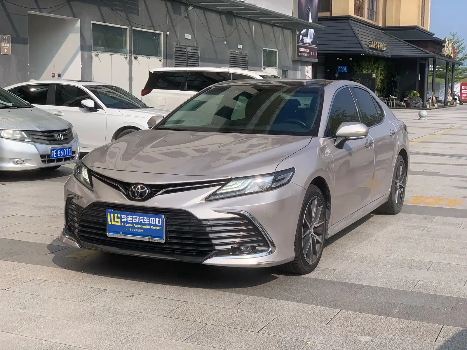 Фото 1 - Toyota Camry