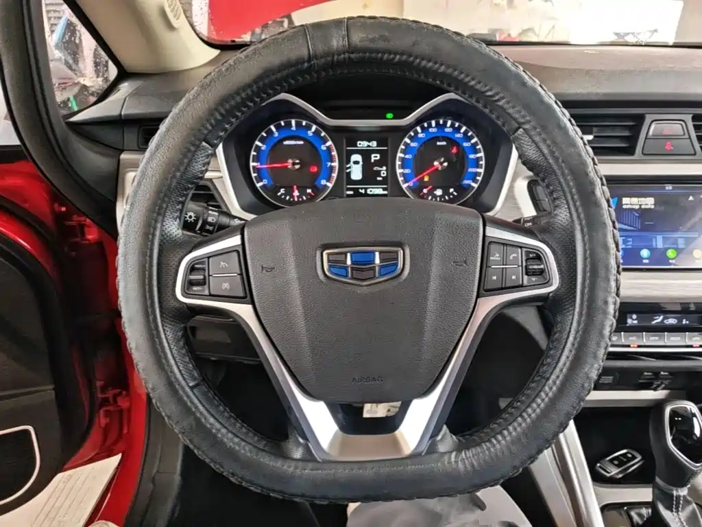 Фото 7 - Geely Vision X3