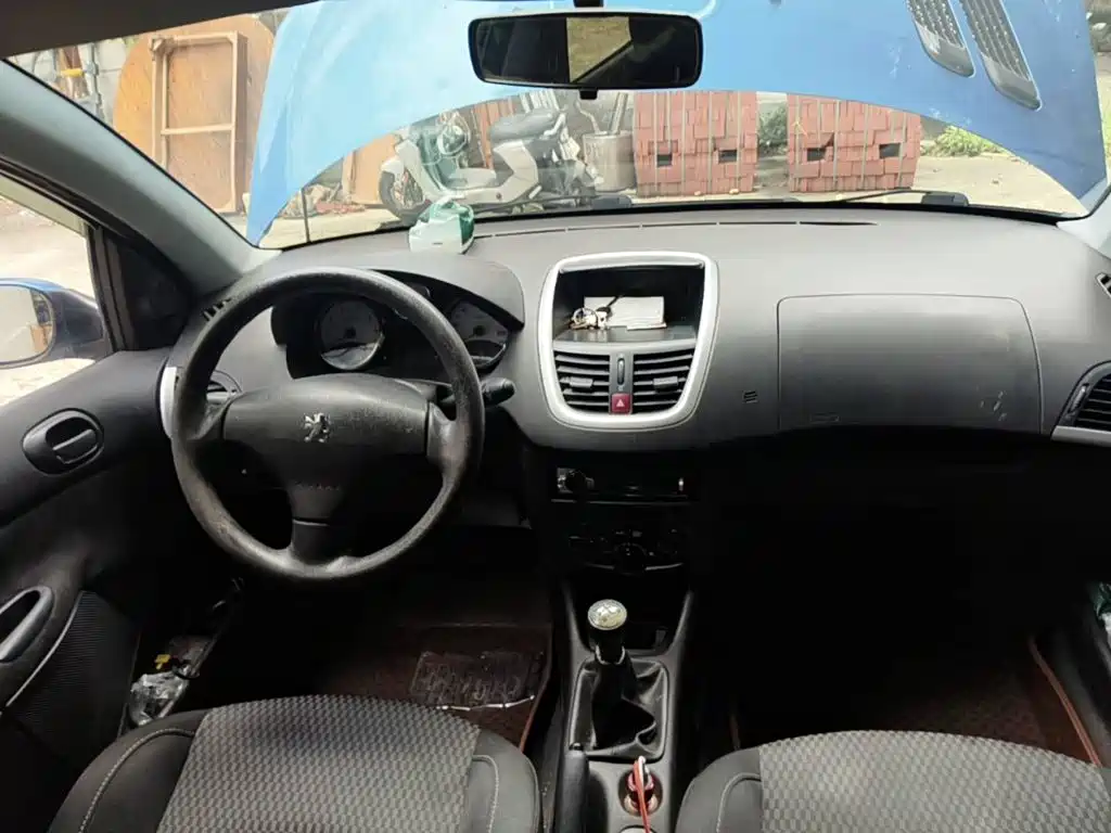 Peugeot 207 2012 2011 Hatchback 1.4L Manual Joy Edition