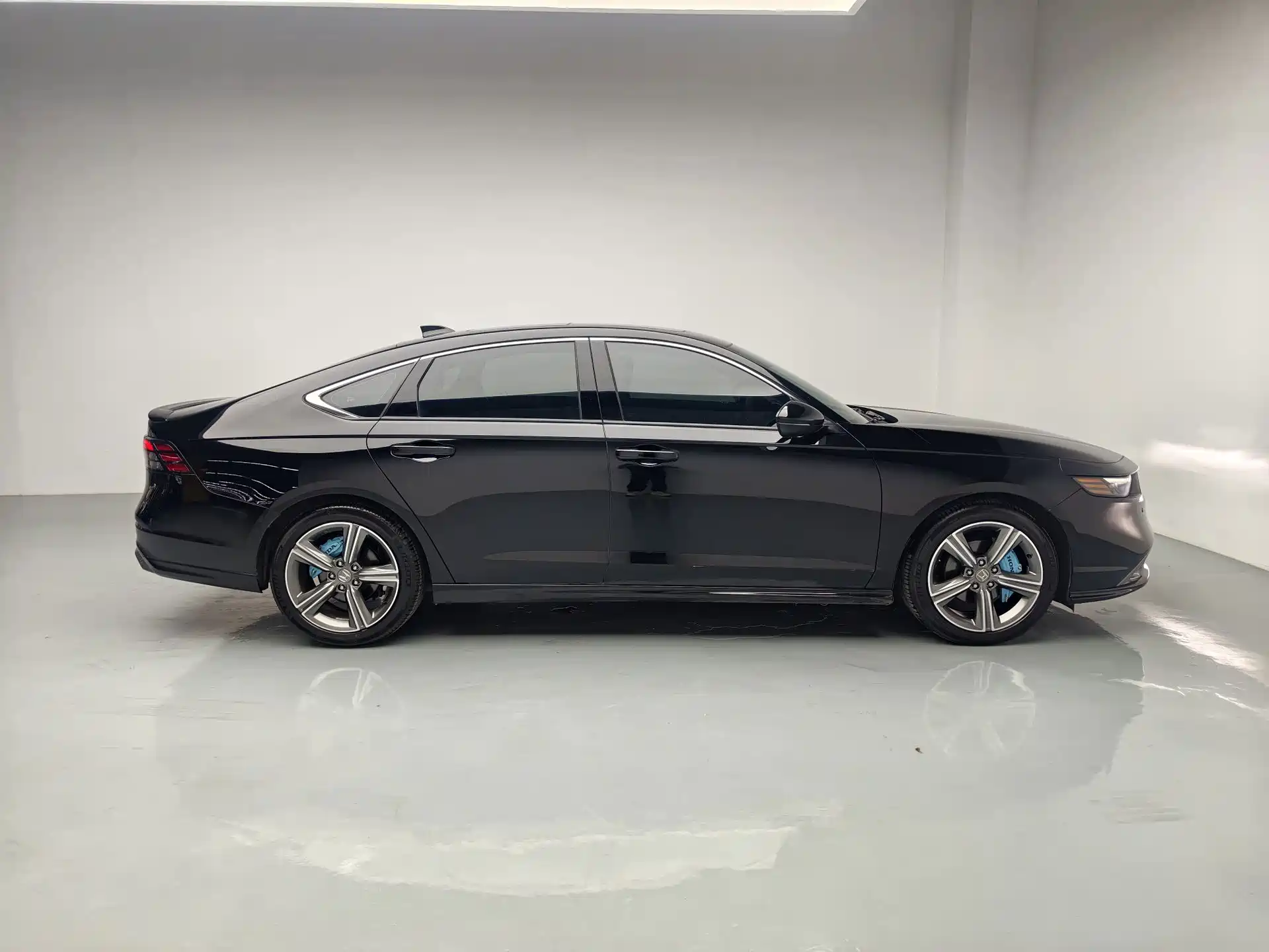 Photo 10 - Honda Accord