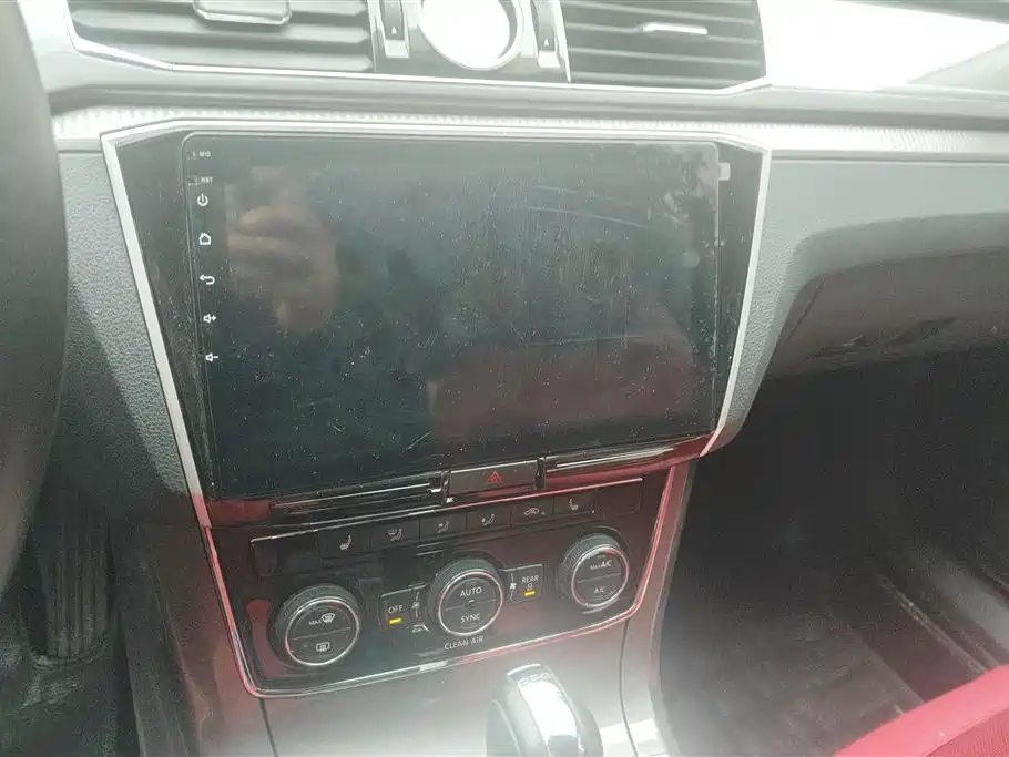 Volkswagen Passat 2016 330TSI DSG Honor Edition фото 13