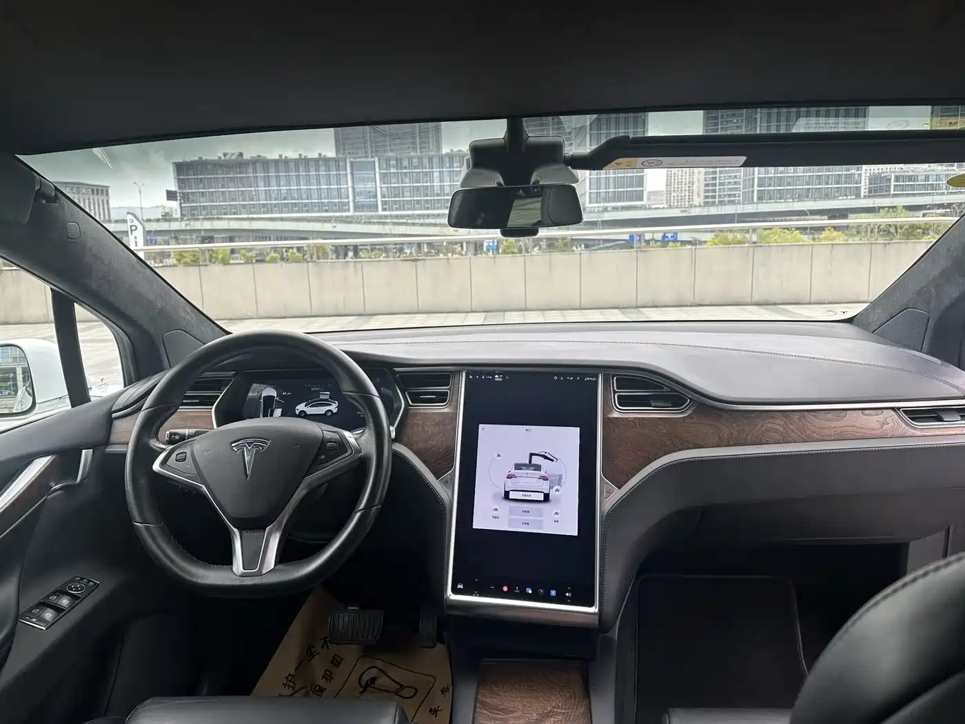 TESLA MODEL X