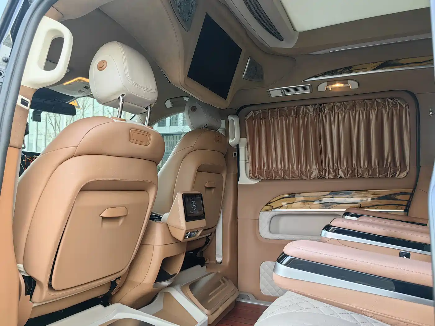 Mercedes-Benz V-Class 2018 V 260 L Premium Long Wheelbase Edition China VI фото 30