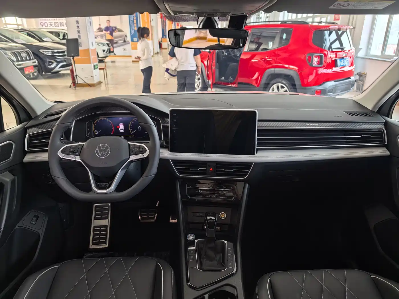 Volkswagen Tiguan L 2024 Outstanding 330TSI Auto 2WD R-Line Dragon Glory Edition фото 9