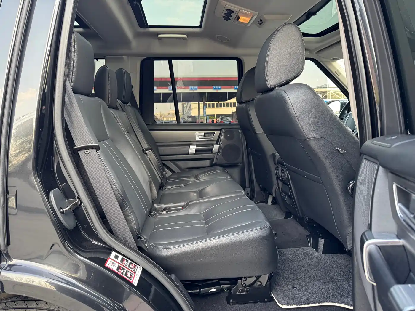 Land Rover Discovery 2016 3.0 SC V6 HSE фото 15