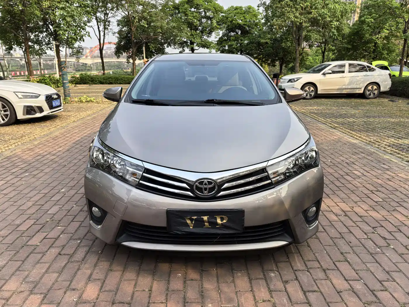 Toyota Corolla 2014 1.6L CVT GL фото 2