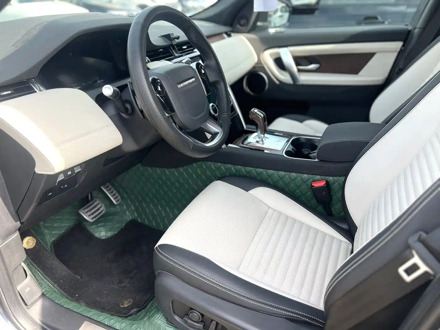 Land Rover Discovery Sport 2020 249PS R-Dynamic Performance Tech 7-seater фото 6