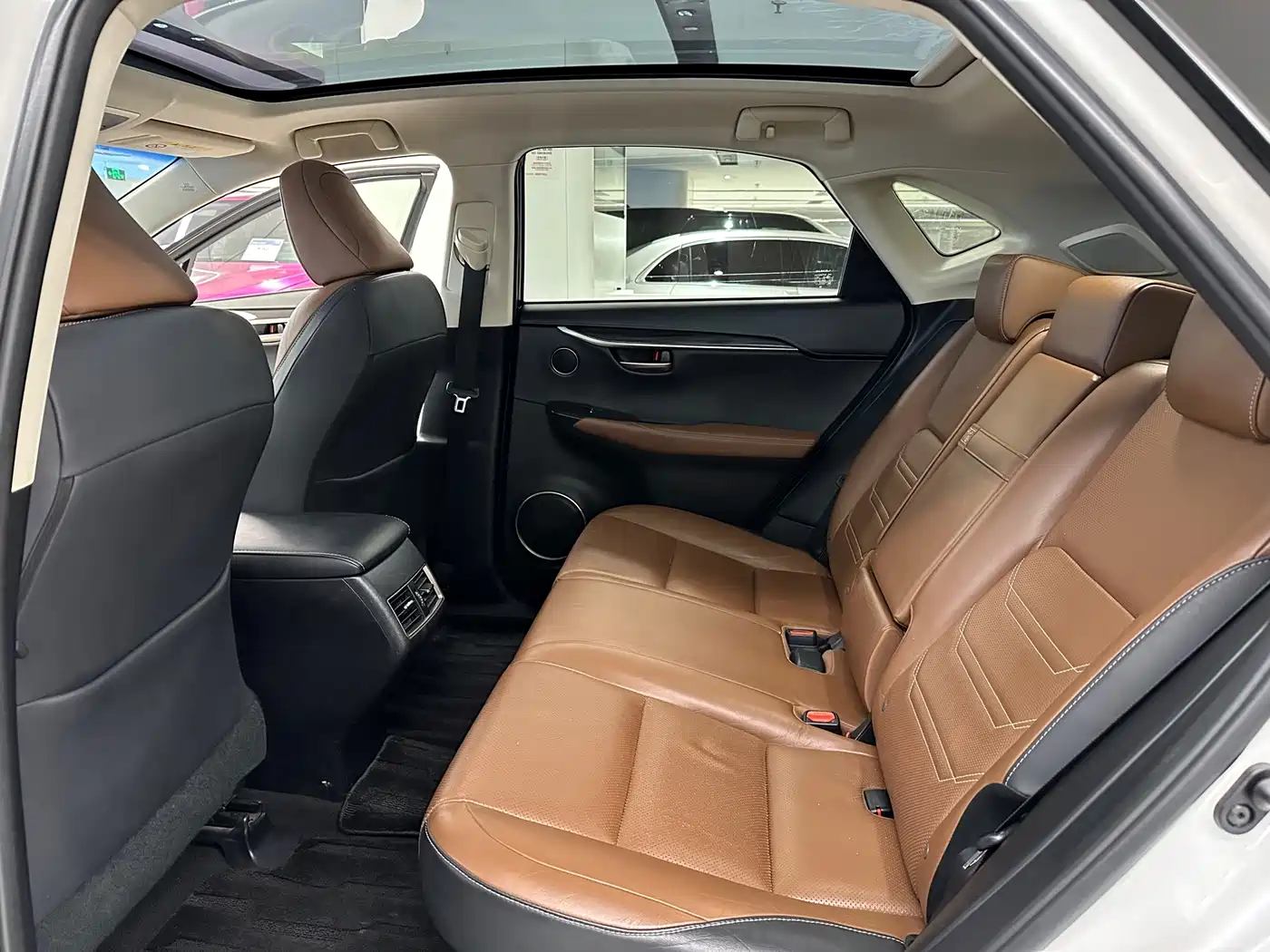Фото 14 - Lexus NX