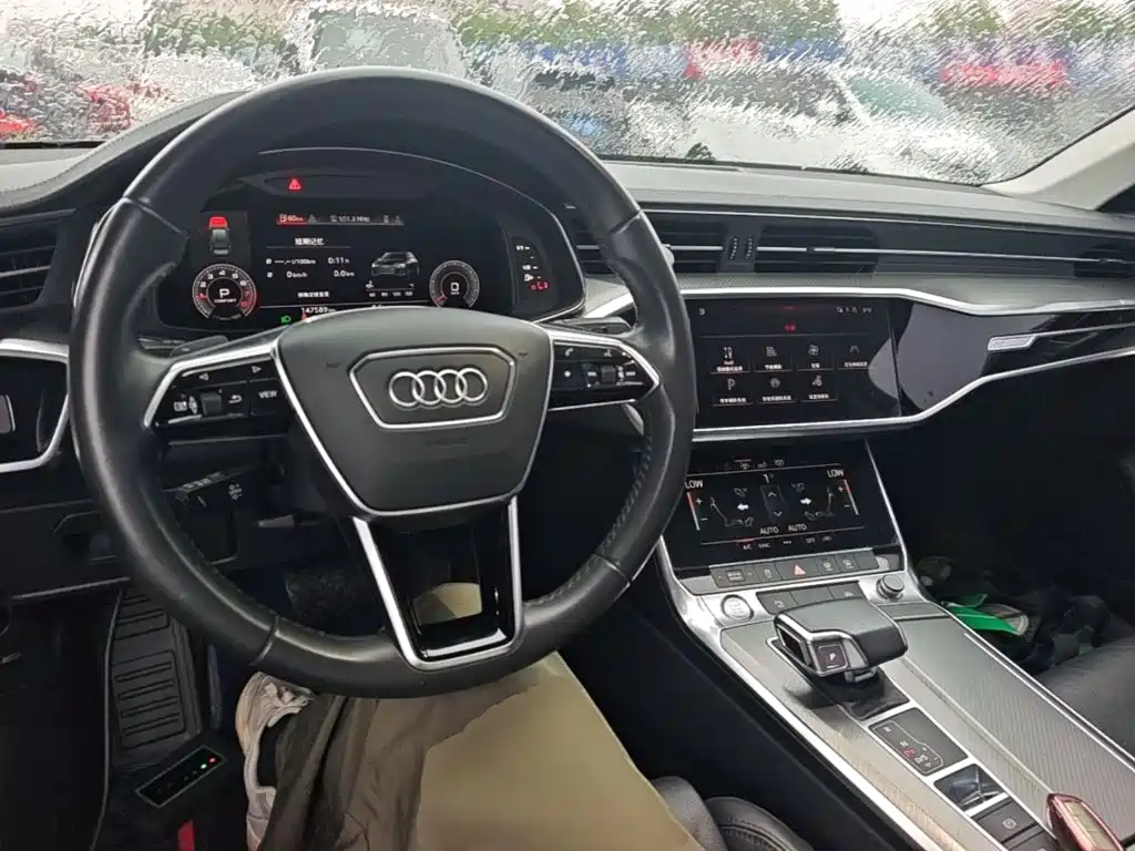 Фото 10 - Audi A6L