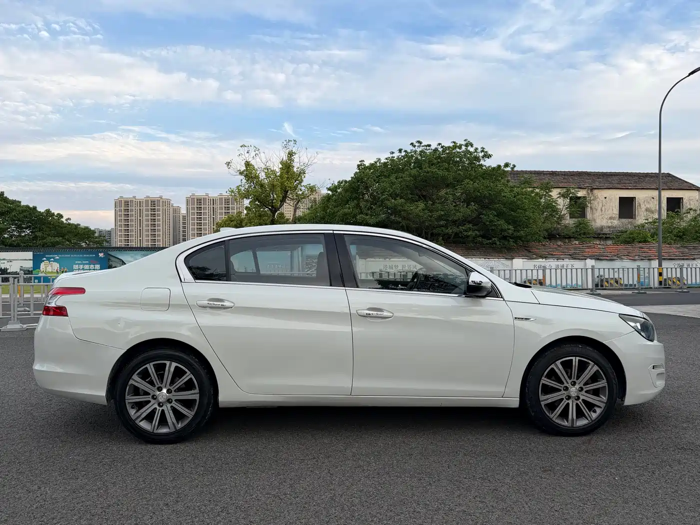 Peugeot 408 2014 1.8L Automatic Luxury Edition фото 3