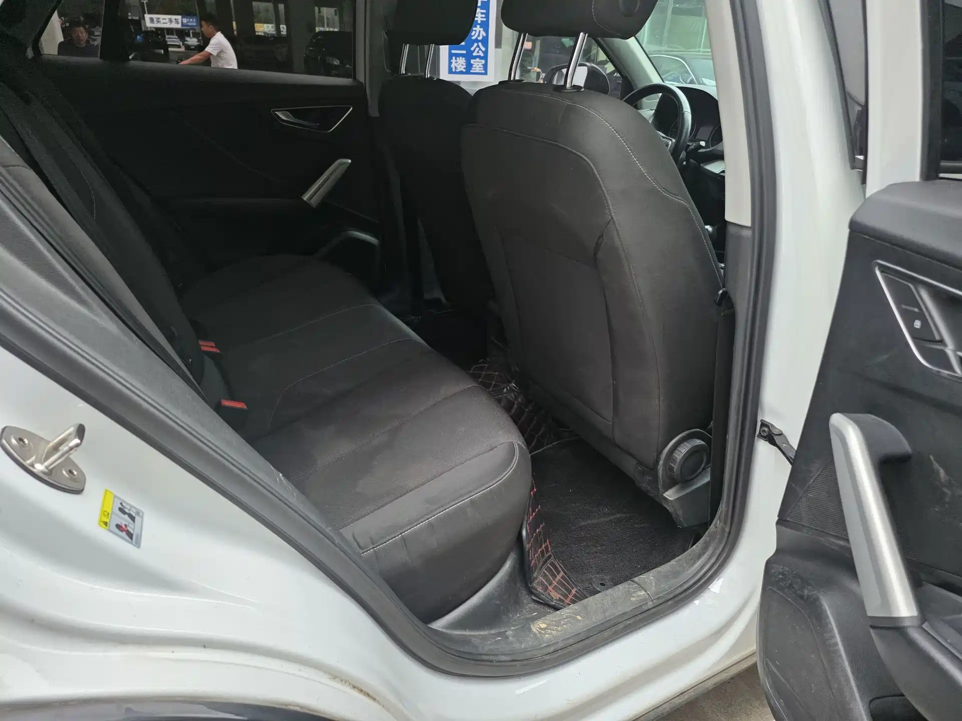 Photo 19 - Audi Q2L
