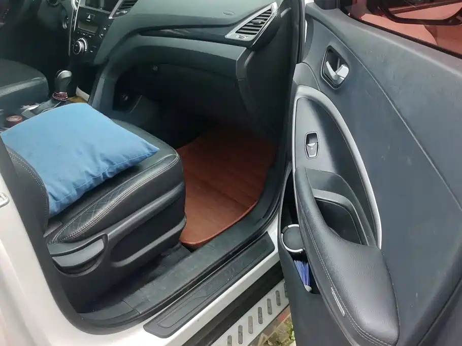 Hyundai Santa Fe 2013 2013 Model 2.4L Automatic 2WD Smart