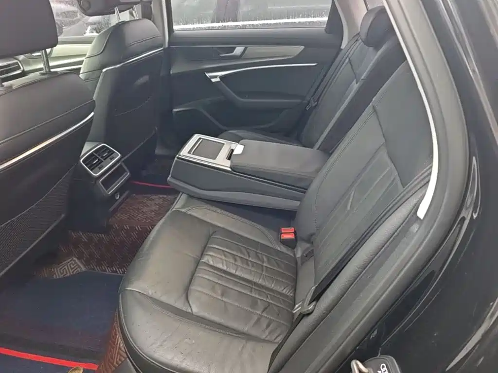 Фото 17 - Audi A6L
