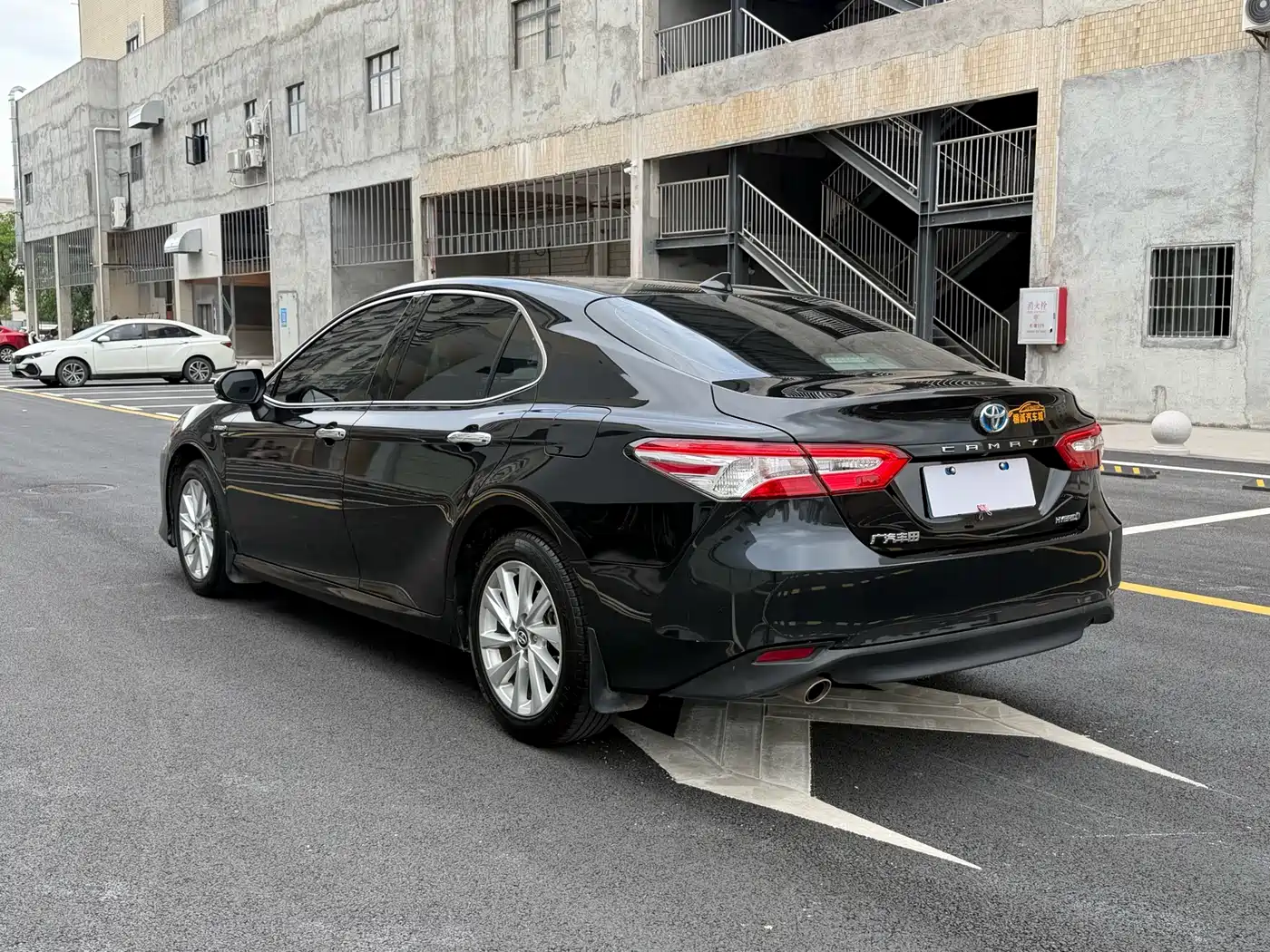 Toyota Camry 2023 Hybrid 2.5HGVP Leading Edition фото 7