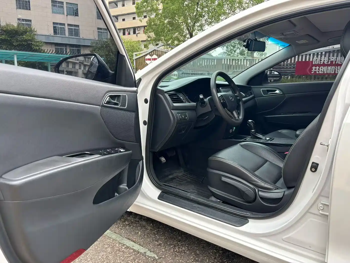 Photo 4 - Hyundai Mistra