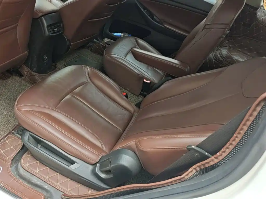Photo 17 - Buick GL6