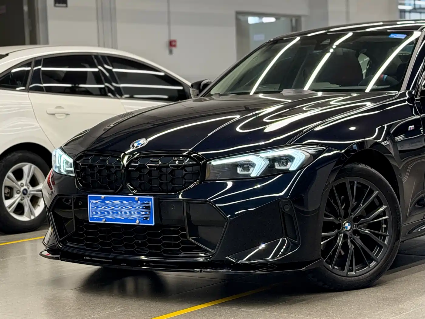 BMW 3 Series 2023 325Li M Sport Black Night Package фото 3