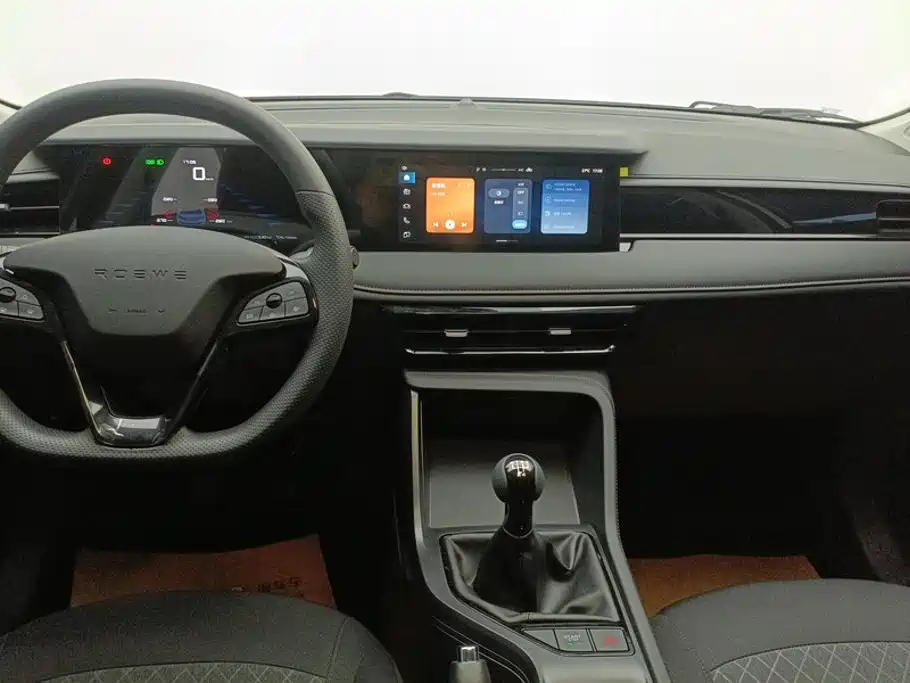 Roewe i5 2025 2023 1.5L Manual Comfort Edition
