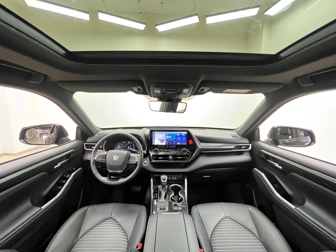 Toyota Crown Kluger 2023 2.5L HEV AWD Premium Edition фото 13