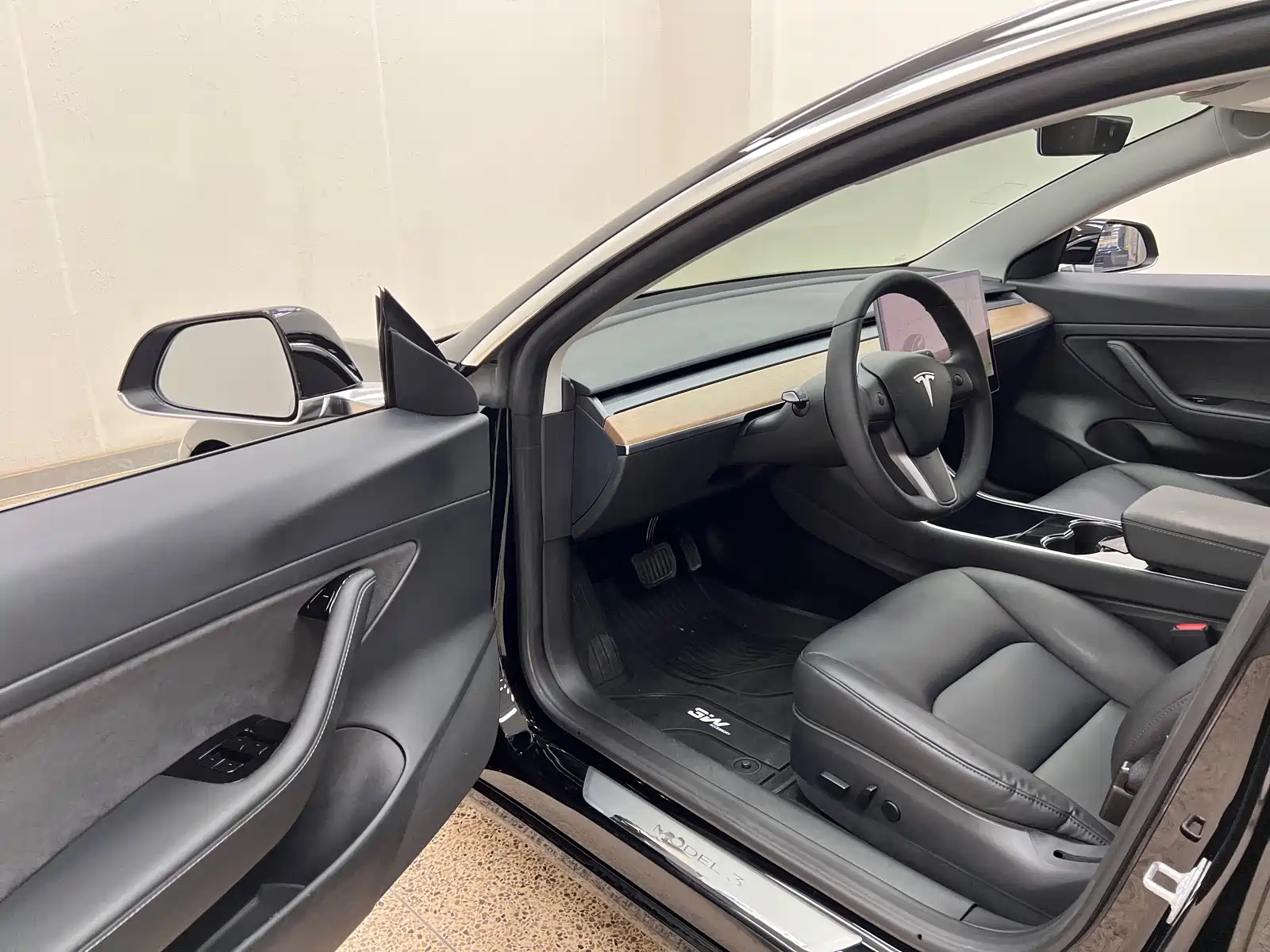 Фото 13 - Tesla Model 3