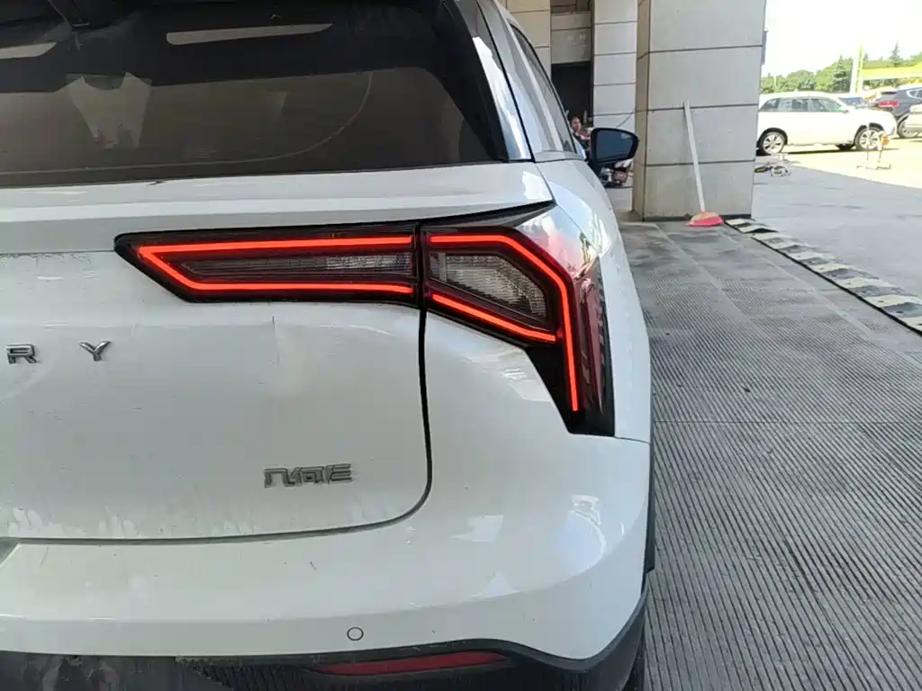 Фото 8 - Geely Geometry E Firefly