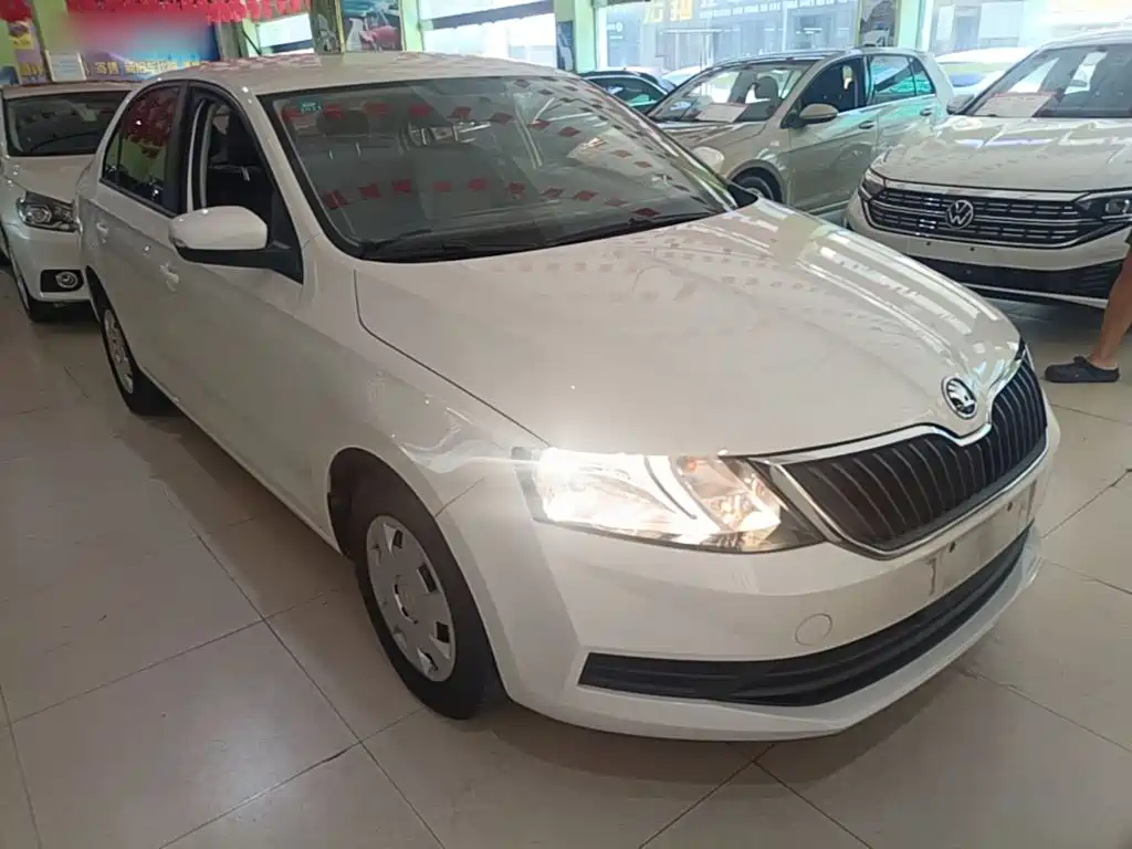 Фото 4 - Škoda Rapid