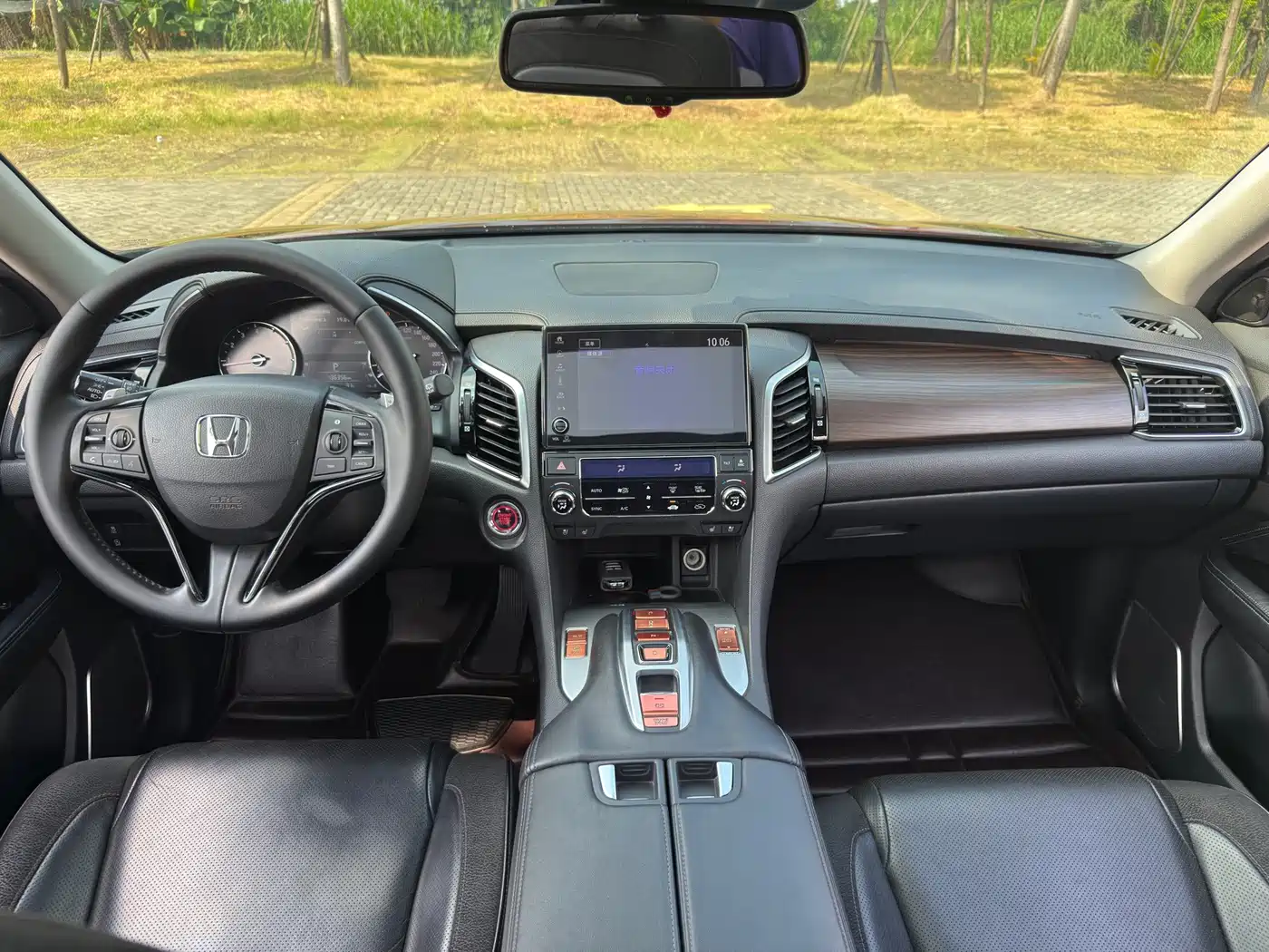 Photo 6 - Honda Avancier