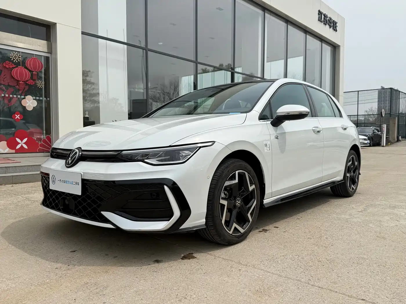 Volkswagen Golf 2025 300TSI R-Line