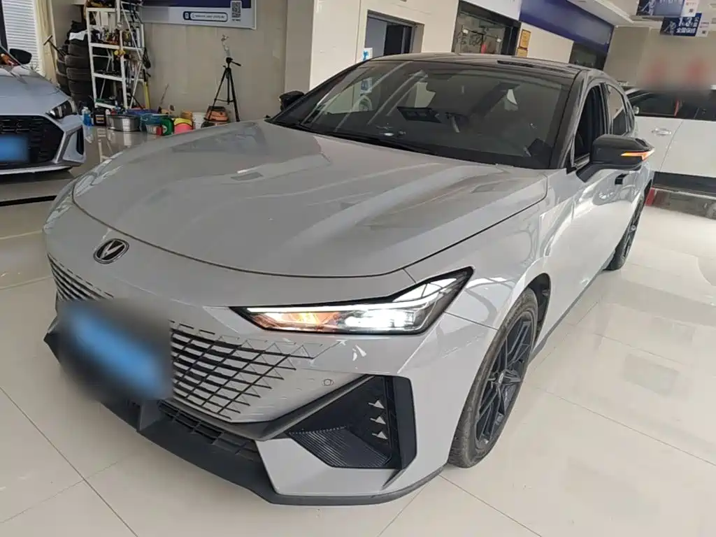 Changan UNI-V 2023 1.5T Luxury Edition