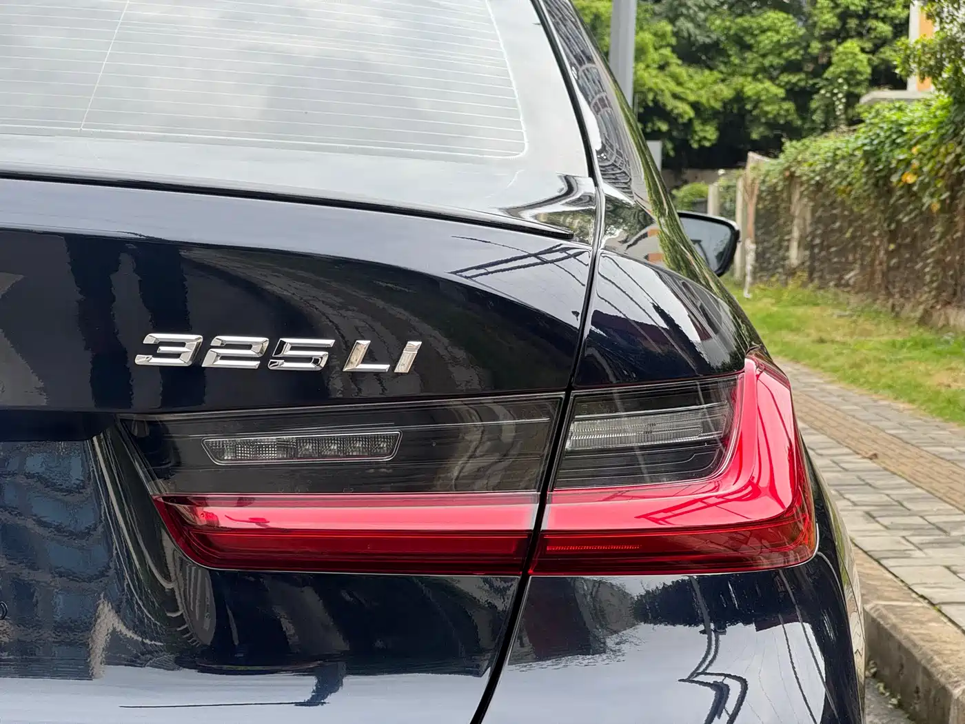 BMW 3 Series 2023 325Li M Sport Black Night Package фото 12