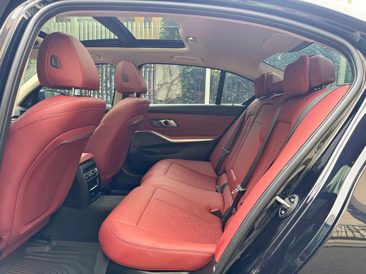BMW 3 Series 2023 325Li M Sport Black Night Package фото 14