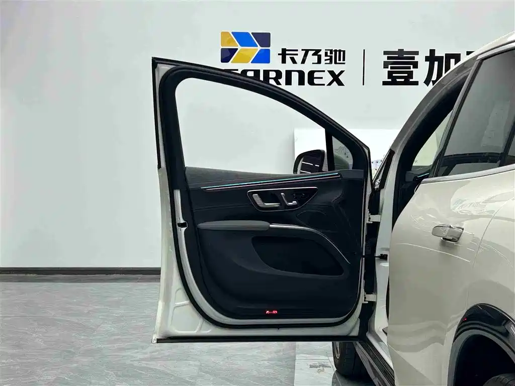 MERCEDES-BENZ EQS SUV