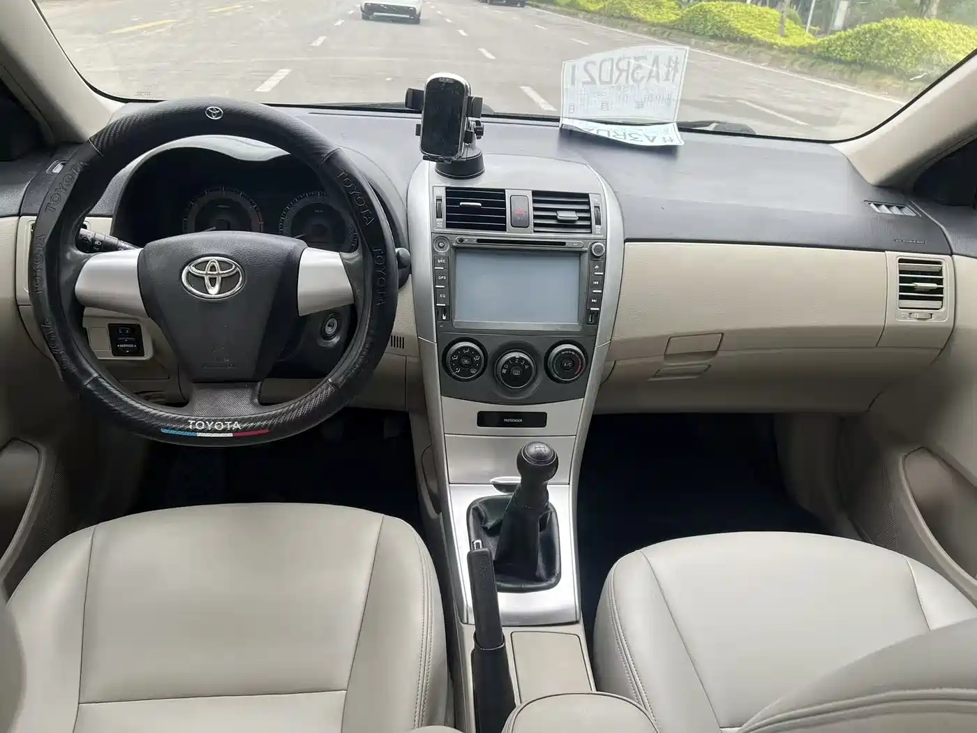 Toyota Corolla 2013 Special Edition 1.6L Manual Ultimate Cool GL фото 11