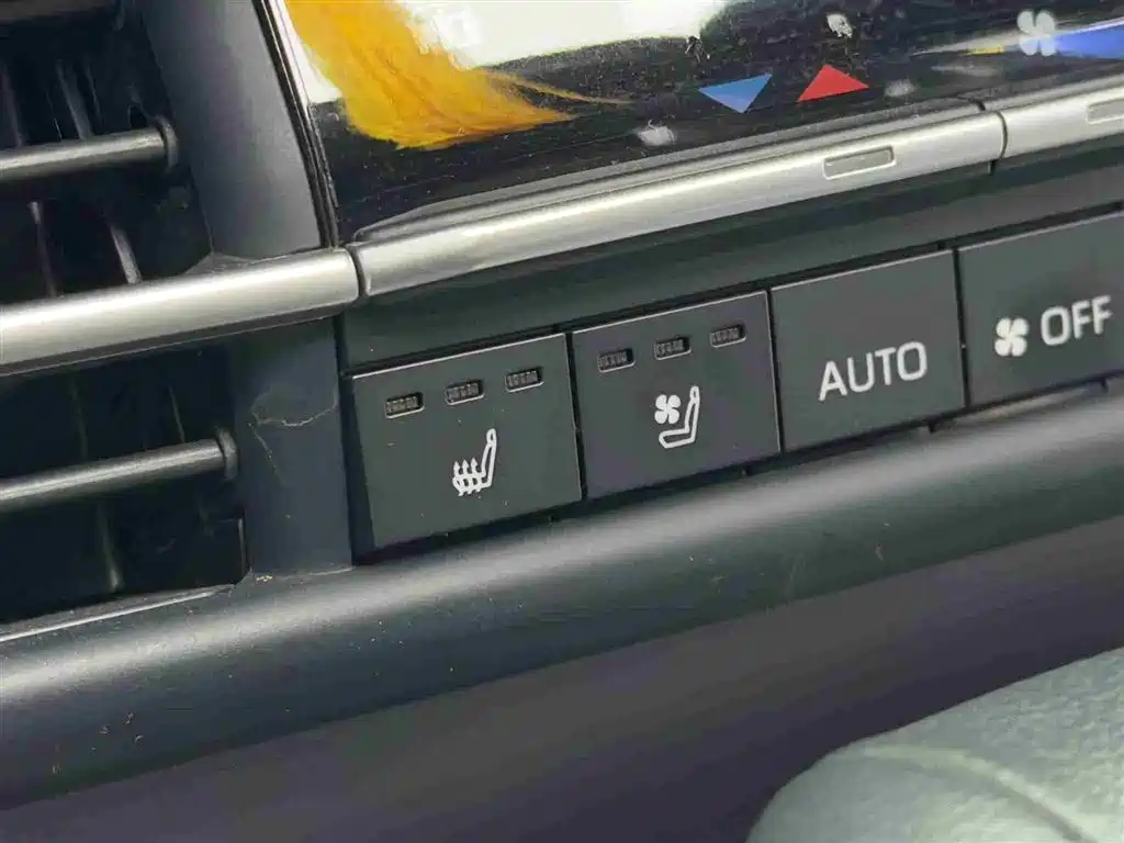 Toyota Sienna 2023 2.5L Hybrid Premium Edition фото 14