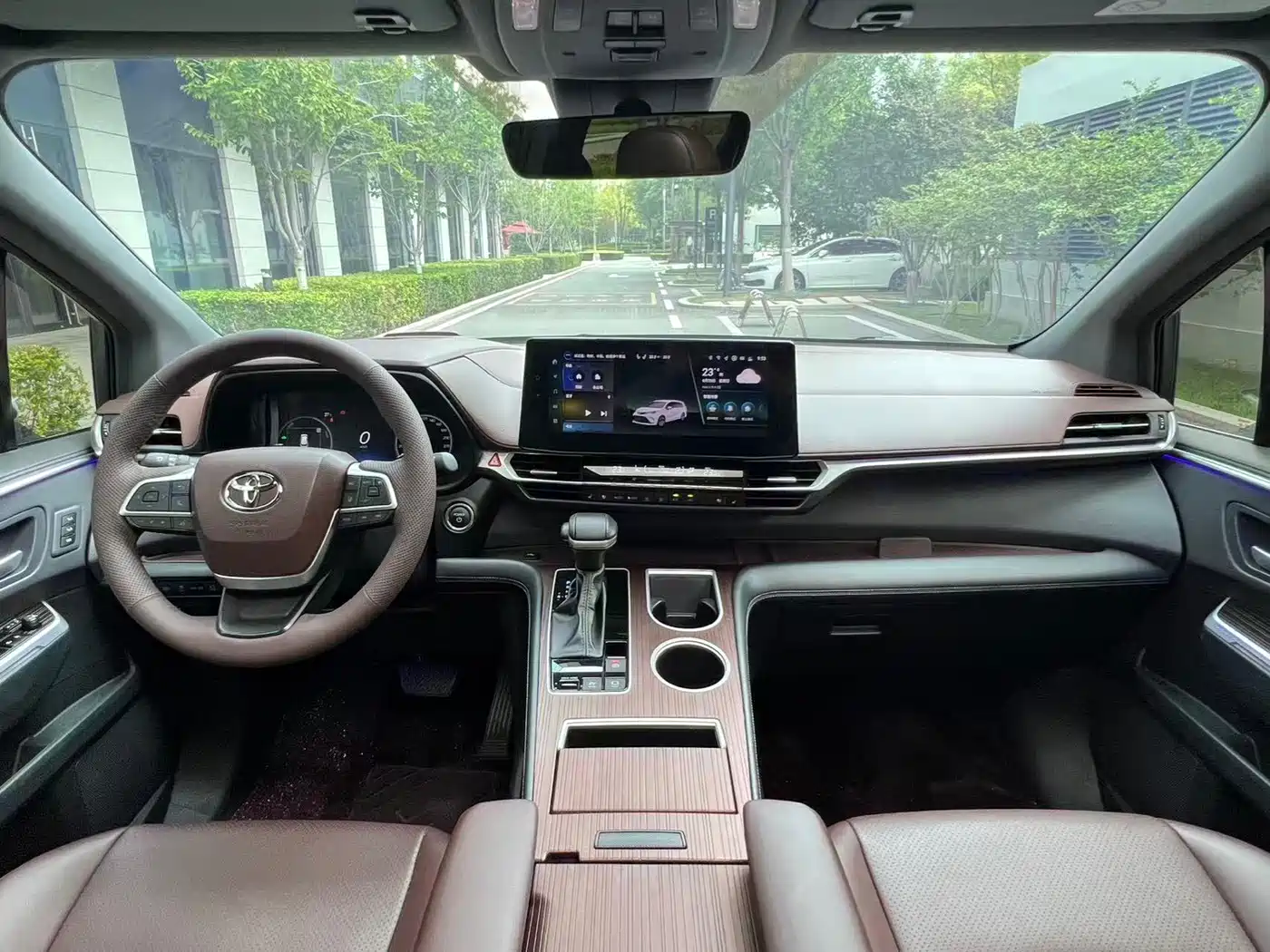 Toyota Granvia 2025 2024 2.5L Hybrid Premium PLUS 4WD Edition