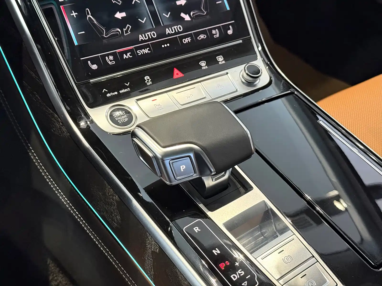 Photo 9 - Audi A8
