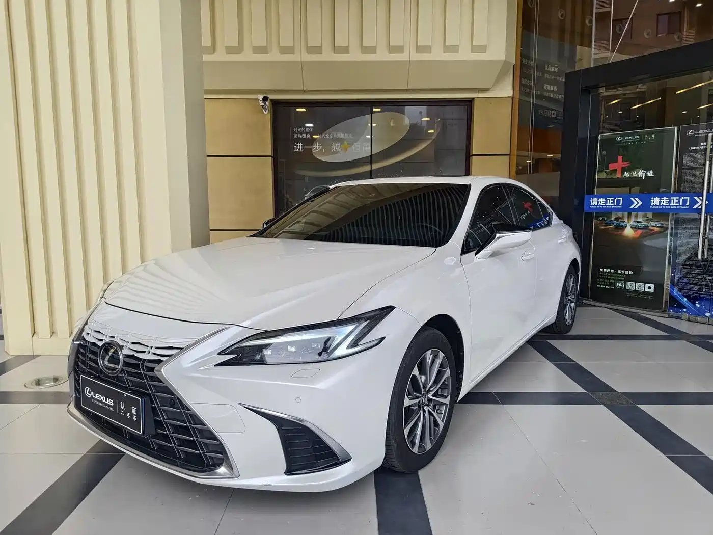 Lexus ES 2025 2025 300h Ultimate Edition