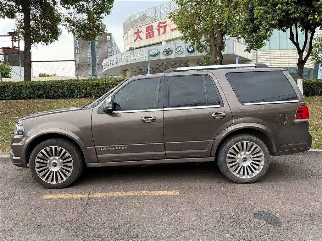 LINCOLN NAVIGATOR