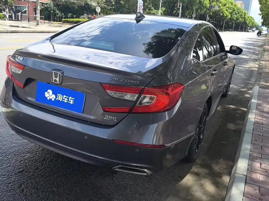 Фото 3 - Honda Accord