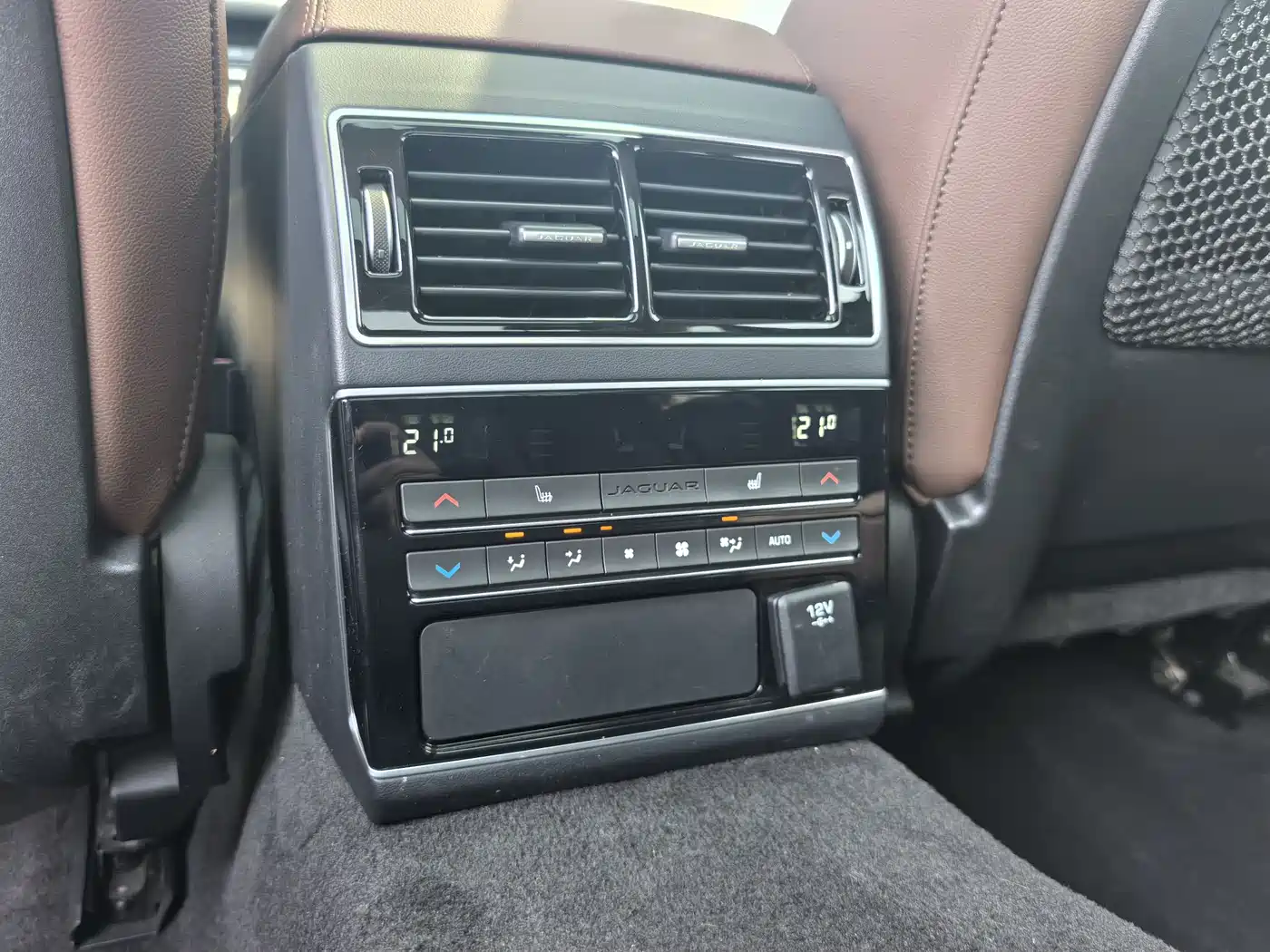 Jaguar XFL 2017 XFL 2.0T 240PS Luxury Edition фото 12