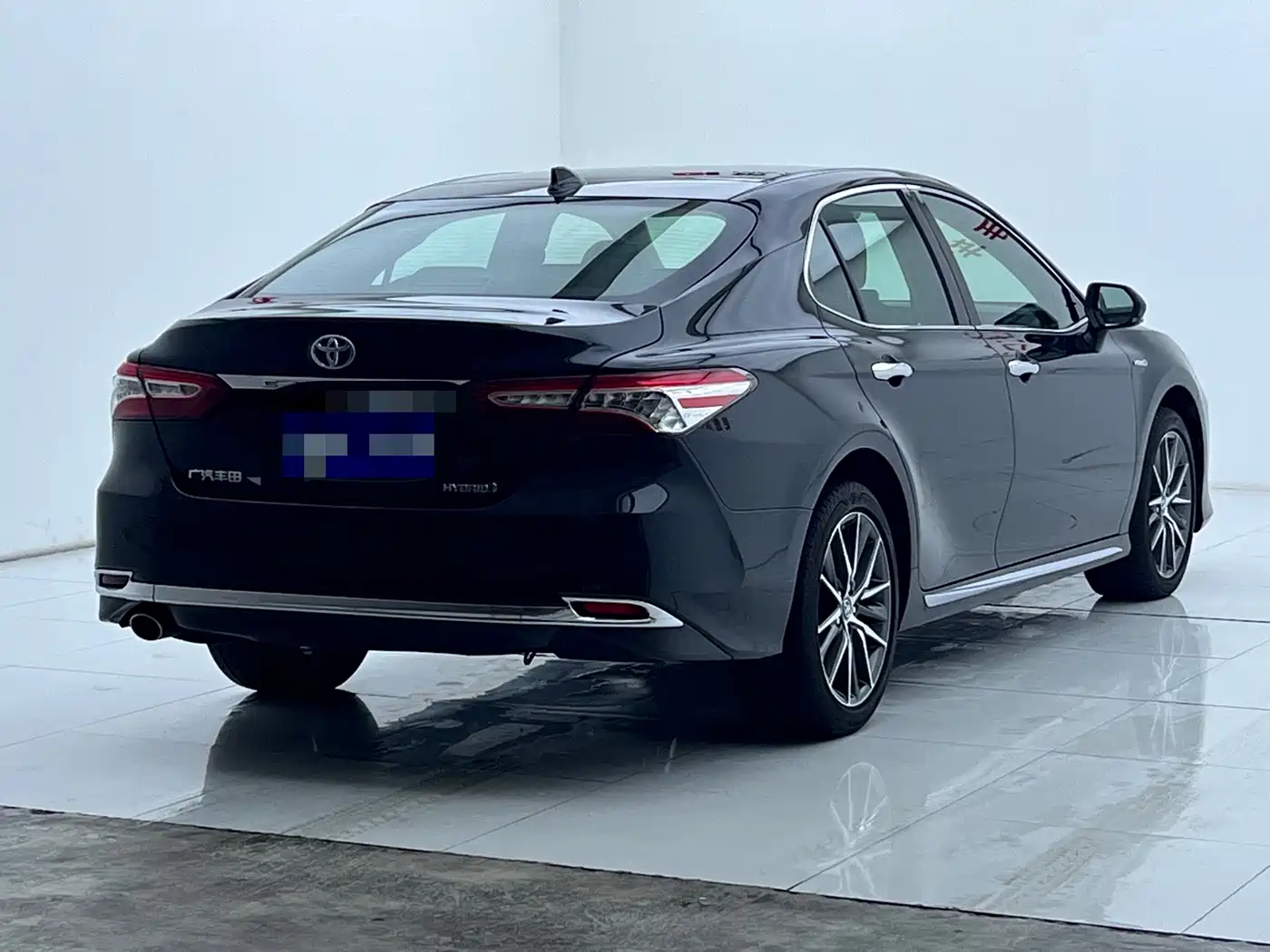 Toyota Camry 2023 Hybrid 2.5HG Luxury Edition фото 2