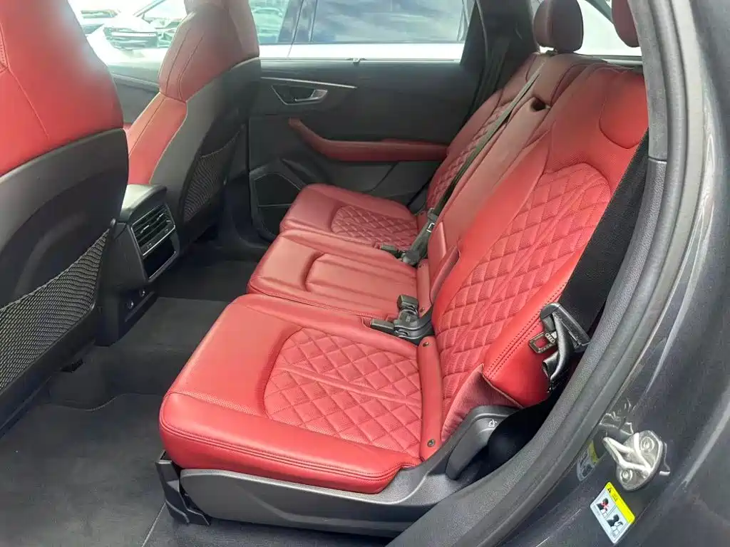 Audi SQ7 2025 2024 4.0 TFSI