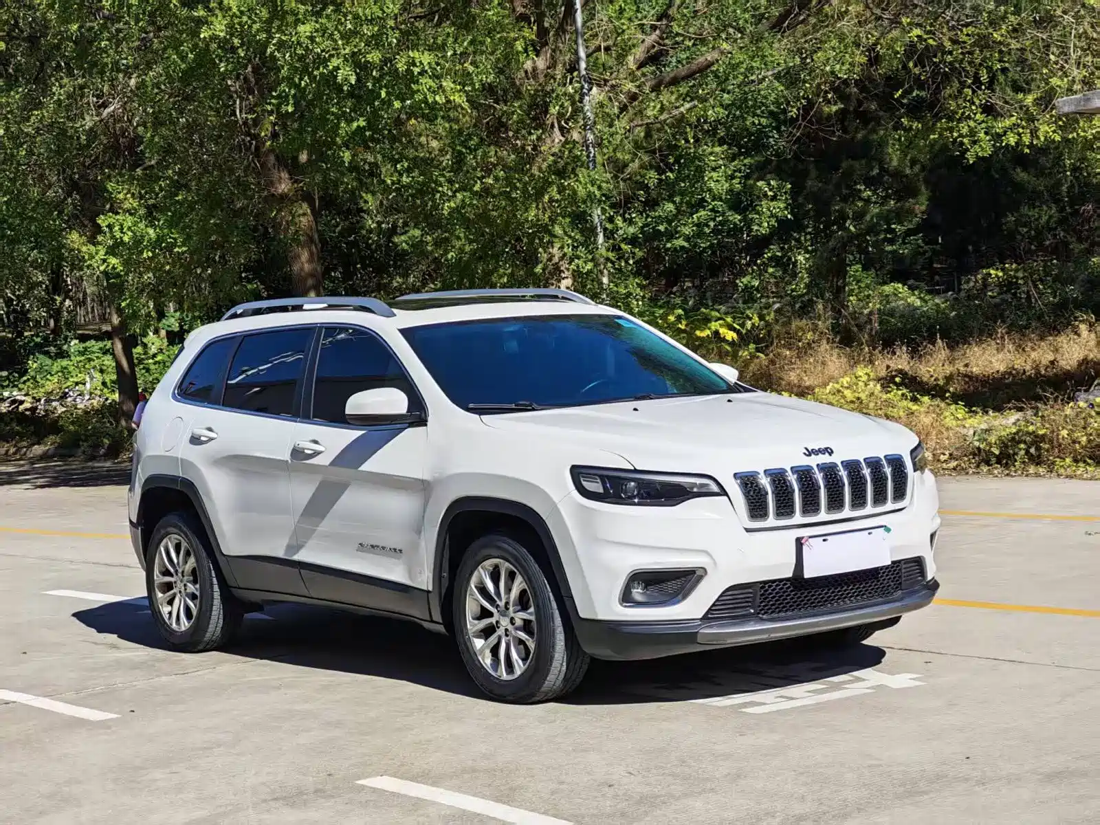 Photo 3 - Jeep Cherokee
