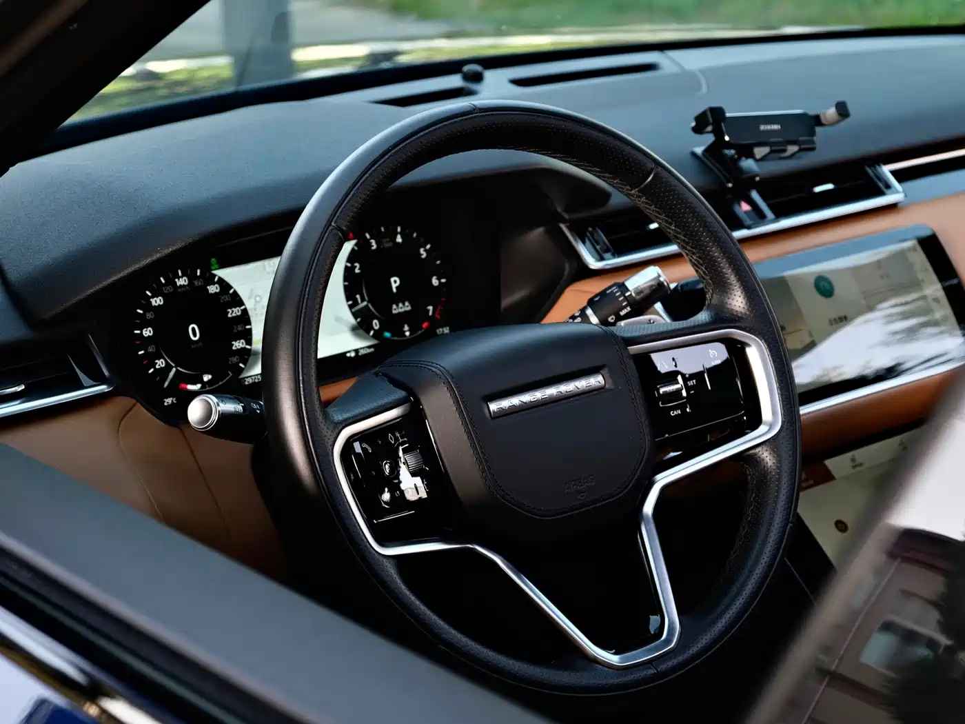 Land Rover Range Rover Velar 2022 250PS Golden Collector's Edition фото 29