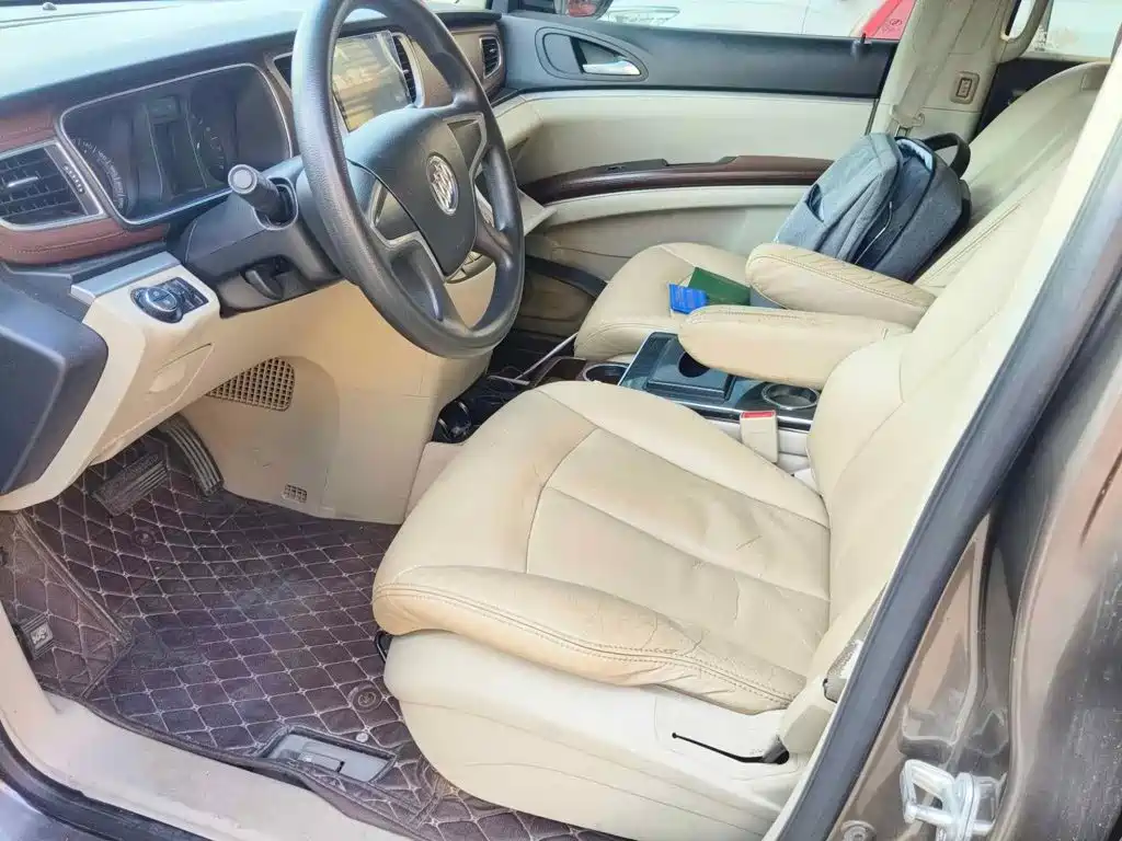 Photo 8 - Buick GL8
