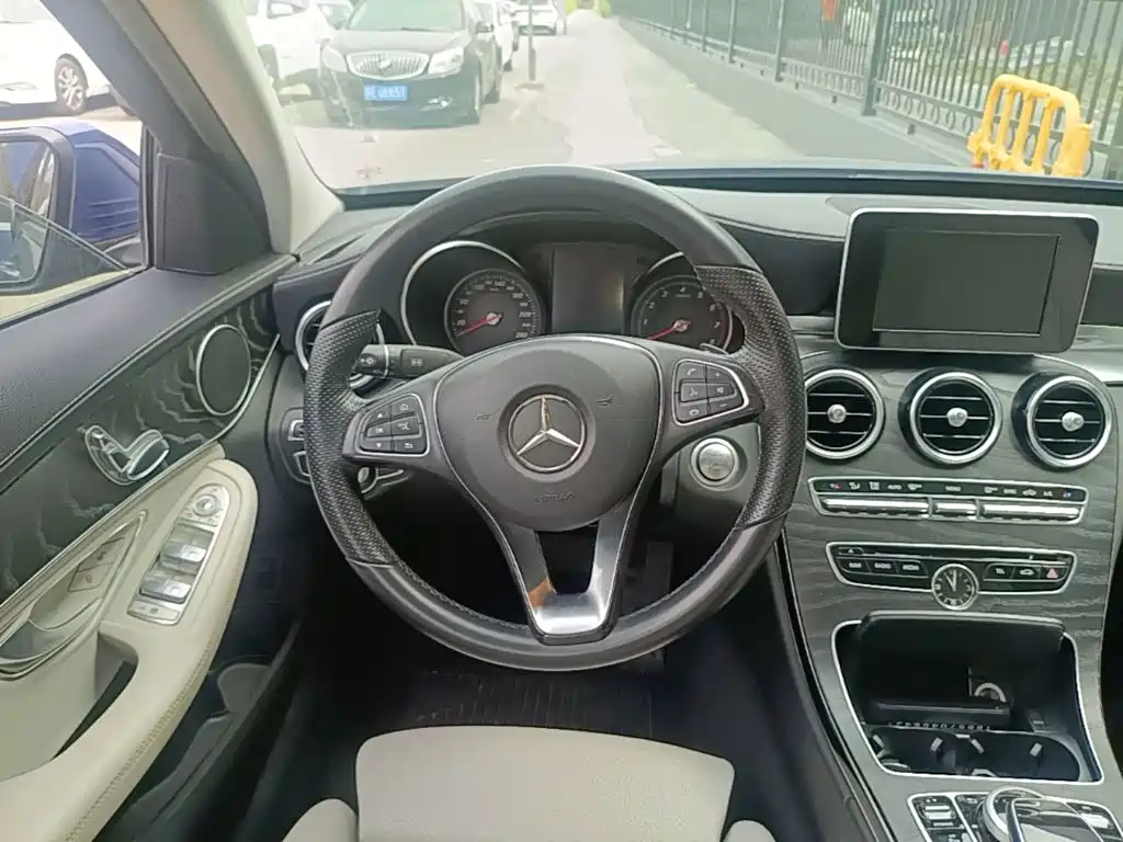 Фото 11 - Mercedes-Benz C-Class