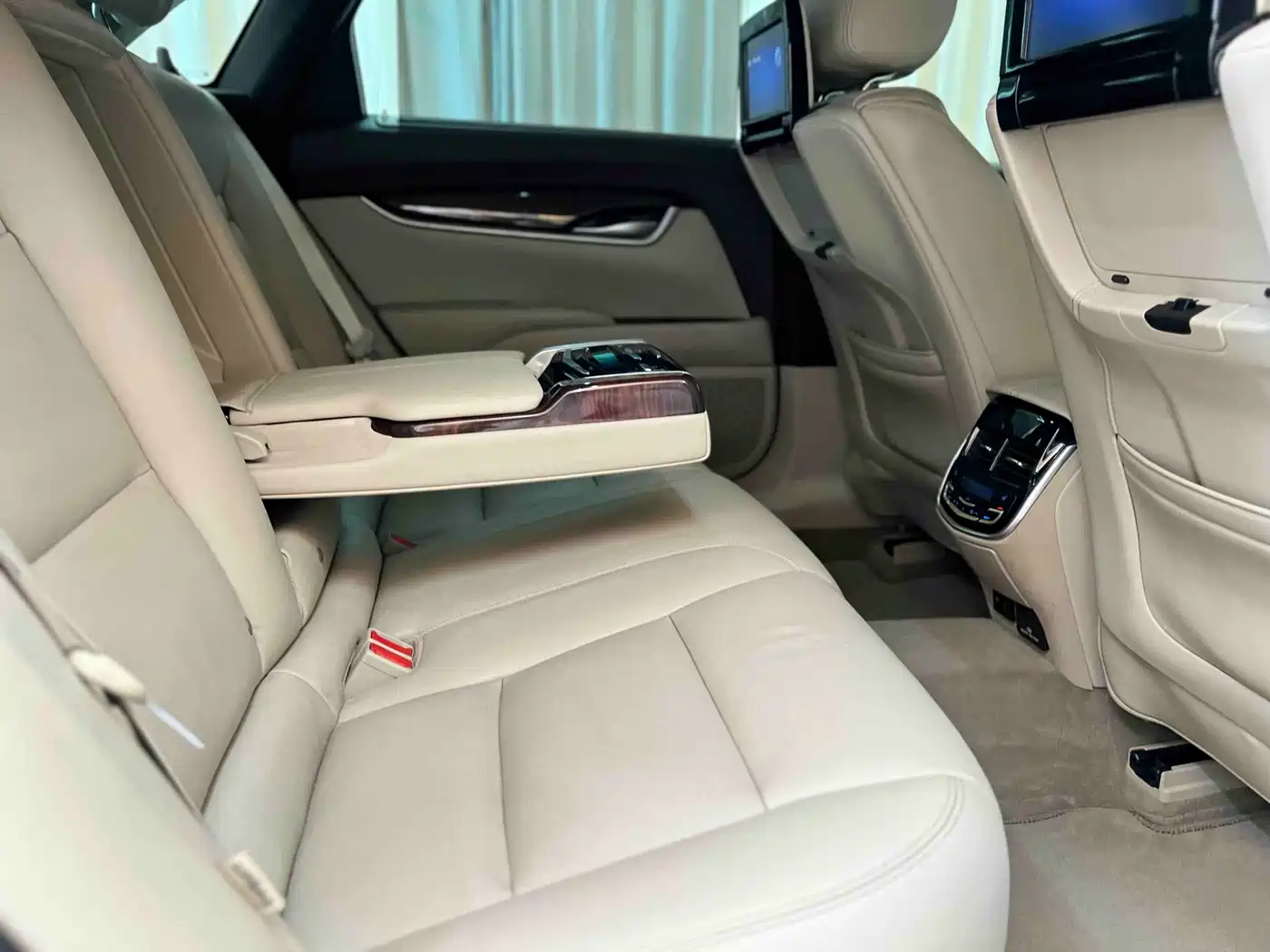 Cadillac XTS 2015 28T Luxury фото 29