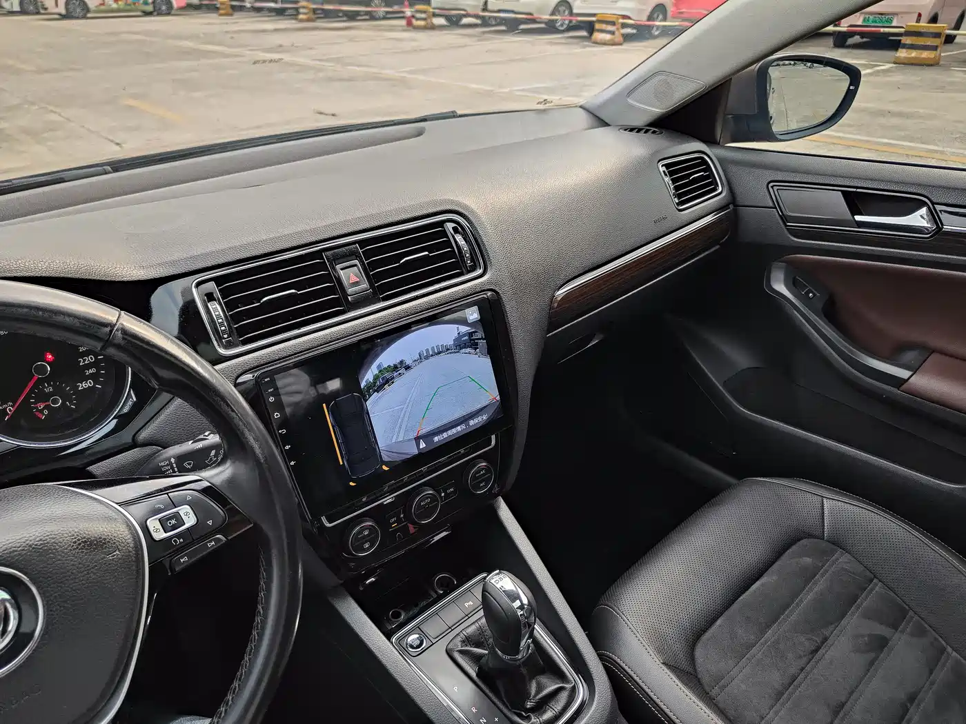 Volkswagen Sagitar 2015 230TSI Automatic Luxury фото 13