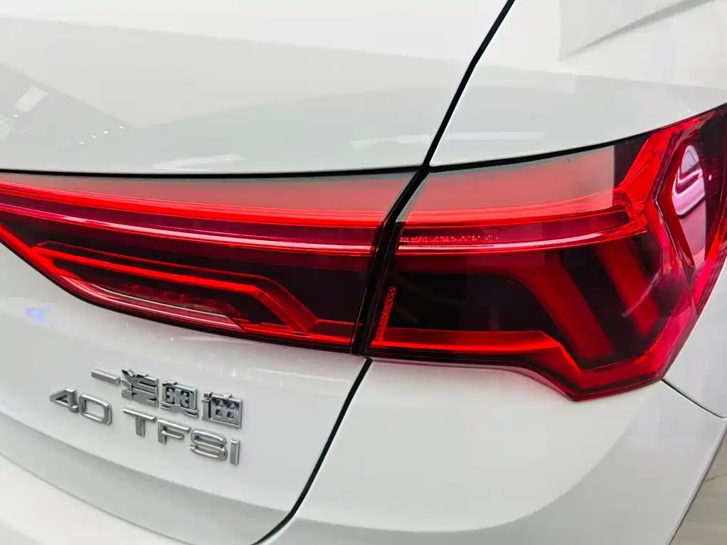 Фото 12 - Audi Q3